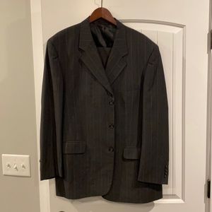 Men’s charcoal gray 2 pc suit, 46L/41W